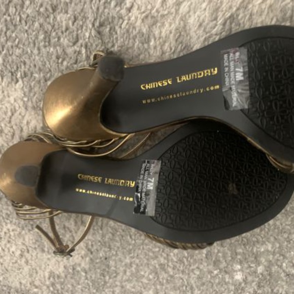 Chinese Laundry Gold Heels - Picture 2 of 2